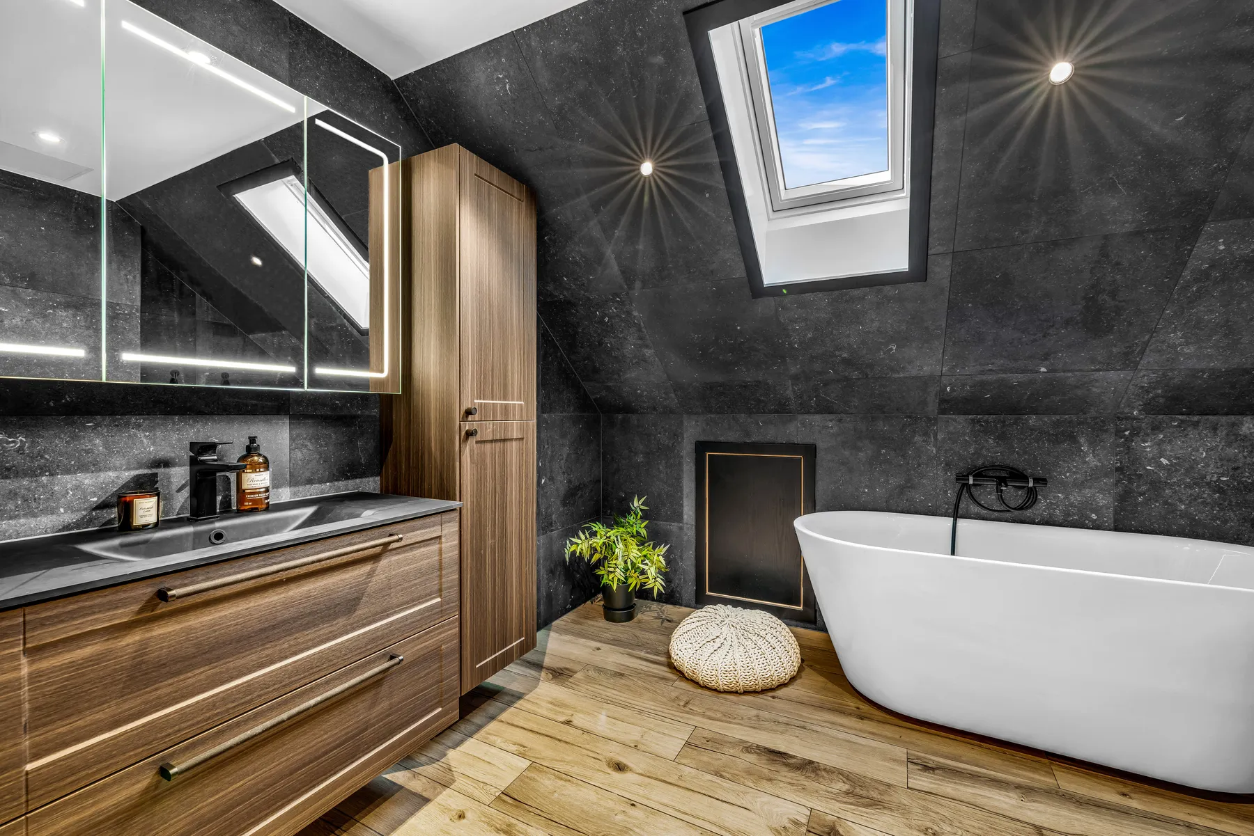 Loftsbad i tre og skifer — prosjektfoto 3