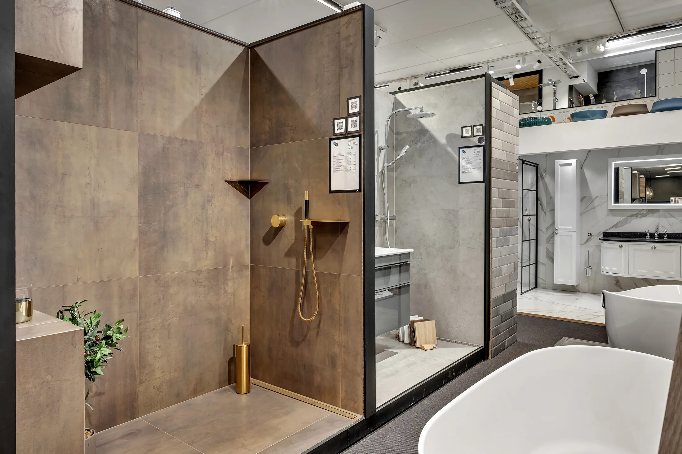 Stone-look shower with brass fittings in the showroom